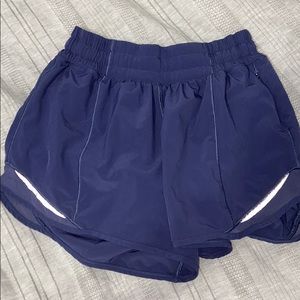 womans lulu lemon hotty hot shorts